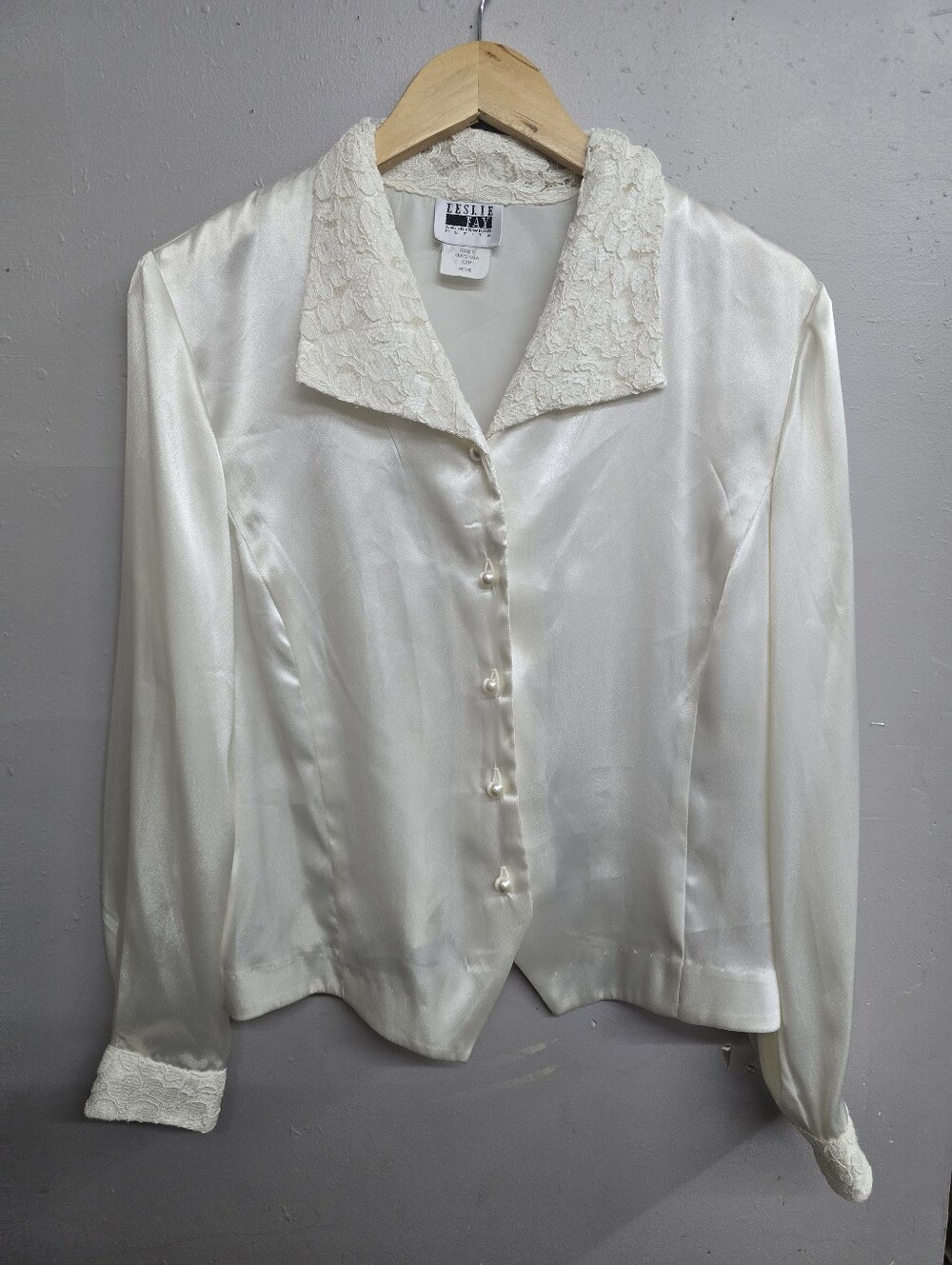 Vintage Leslie Fay Pearl Lace Cream Blouse - Picture 2 of 7